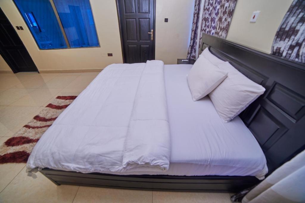 Afranasa Inn Тема Екстериор снимка