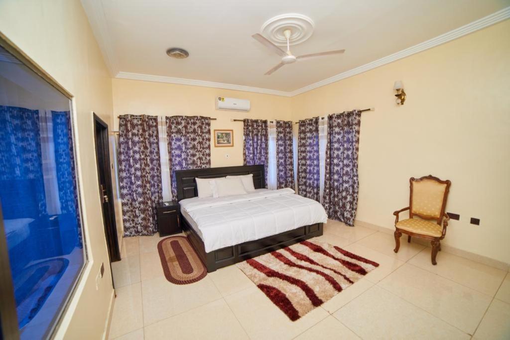 Afranasa Inn Тема Екстериор снимка