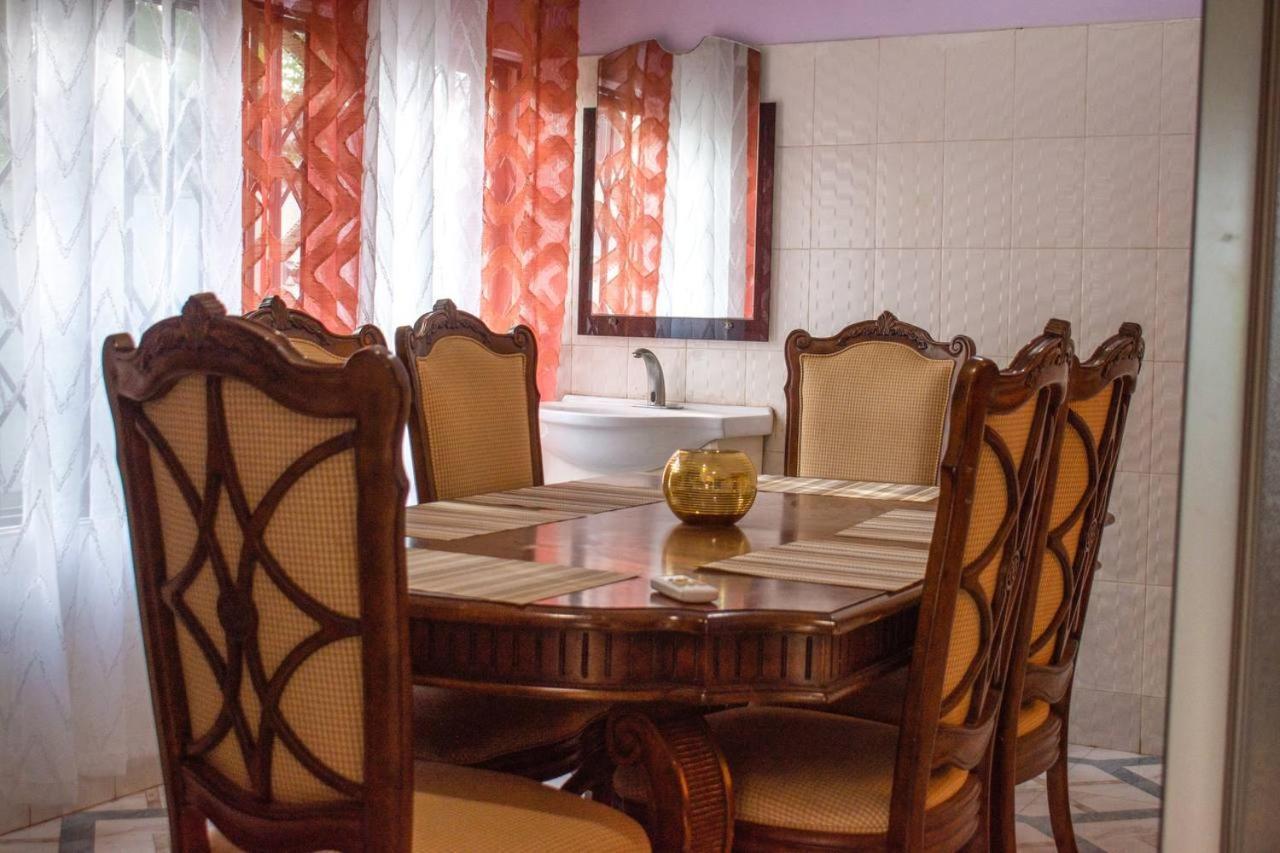Afranasa Inn Тема Екстериор снимка